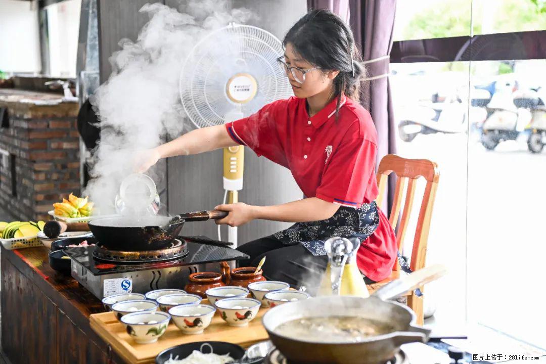 全网追的“扁担女孩”，找了一份暑假工，时薪12元 - 长春生活资讯 - 长春28生活网 cc.28life.net